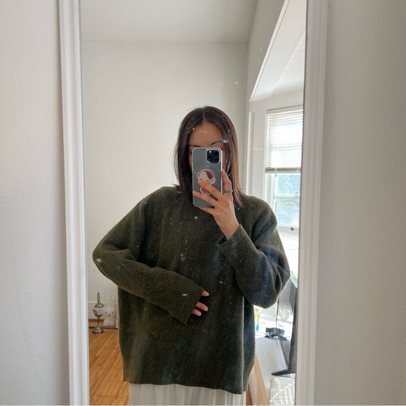 Old Navy Green Crew Neck Sweater Cozy Knit - Picture 1 of 3